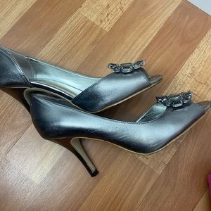 Style and co, size 6,silver leather with stones.Missing 2 small stones on broche